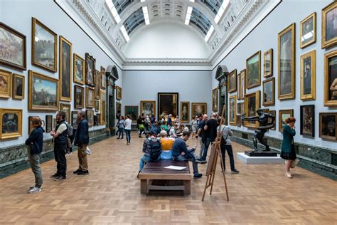 what is a curator in art and how does it reflect the evolution of museum spaces